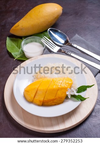Mango sticky rice,Mango,glutinous rice eat with mangoes,Thai style tropical dessert,