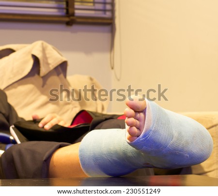 photos of foot splint for treatment of injuries from broken bones.