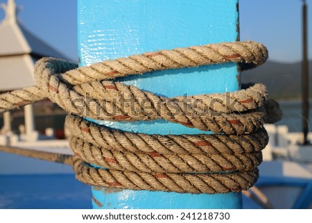 Rope mooring the boat can have the island to the anchor , or what used to port . There are many benefits of rope And life is like a rope to be bound by the cycles stories end.