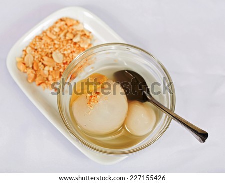 Rice ball sweet soup/gruel (Che troi nuoc). It is Vietnamese dessert eaten on full moon day. There are mung bean paste balls wrapped by glutinous rice flour shell, sugar, water, grated ginger root.