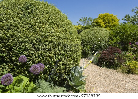 Gravel garden path, English garden.