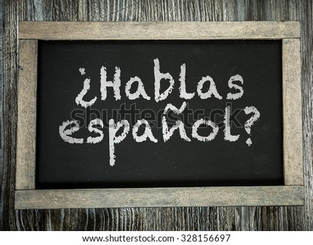 Do You Speak Spanish? (in Spanish) written on chalkboard