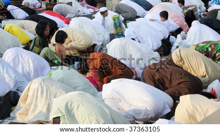 JAKARTA, INDONESIA - SEPTEMBER 20: Muslims pray outside mosque in Jakarta on Hari Raya, the end of a month of fasting called Ramadan September 20, 2009 in Jakarta.