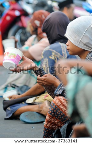 Emirates IPL Match 46 | Qualifications for Semi Finals | Gurgaon Gladiators vs. Kochi Tuskers Kerala | 28th October | 7 PM IST Stock-photo-jakarta-indonesia-september-poor-beggars-line-the-path-to-the-mosque-in-hope-of-receiving-37363141