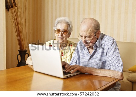 elderly couple with laptop