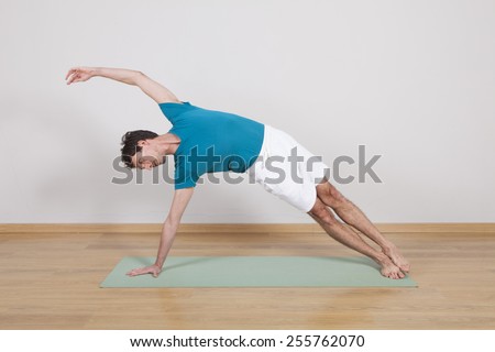 man practicing pilates indoor, return to life sequence, 34 exercise
