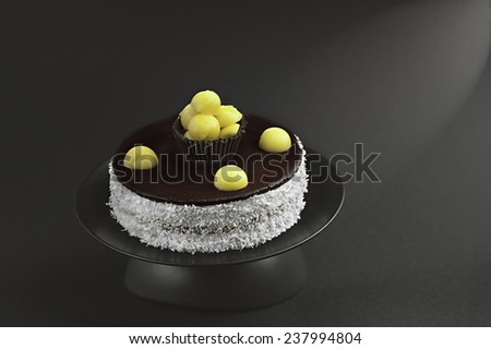 cake with mango and coconut