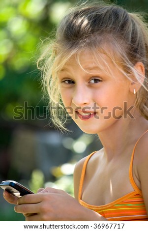 little girl talk to phone
