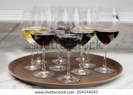 Red wine & whiter wine prepare to serve on the tray