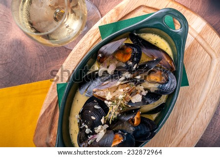 Fine dining - Steamed mussels with white wine