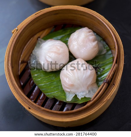 Steamed shrimp dumplings - Dim sum yumcha