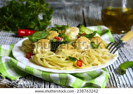 Spaghetti with chicken meatballs and broccoli in bechamel sauce.