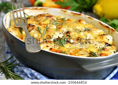 Chicken fillet baked in sour cream sauce with herb and cheese.