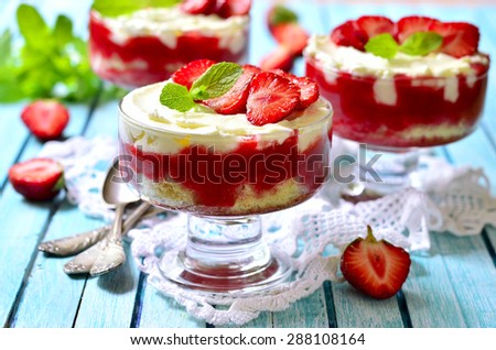 Strawberry tiramisu decorated with mint leaves and strawberry slices.