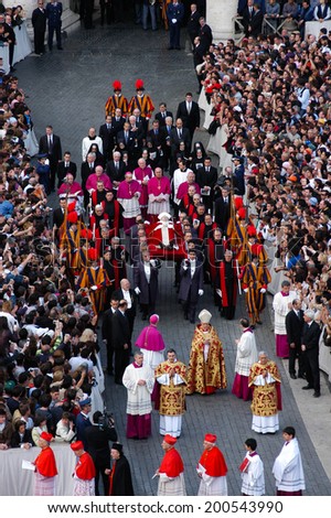 ROME, ITALY-APRIL 05, 2005: Death of John Paul II. The body of Pope passes through the crowd in St. Peter square, Vatican City.