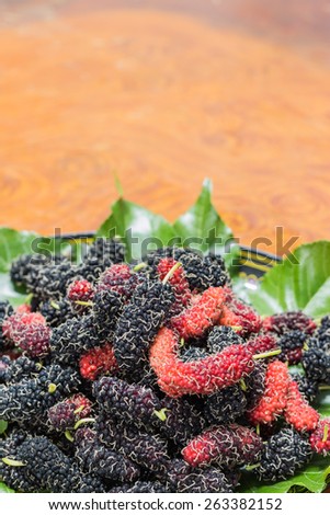 mulberry fruit is a multiple fruit. Immature fruits are white, green, the fruits turn pink and then red while ripening, then dark purple or black, and have a sweet flavor when fully ripe.