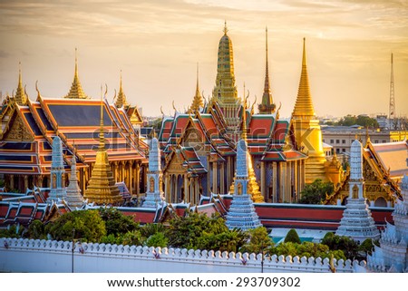 Grand palace and Wat phra keaw at sunset