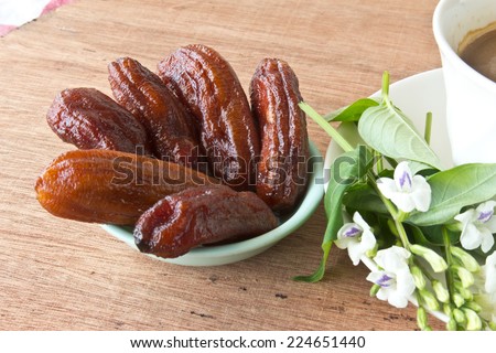 dry banana bake with honey and coffee on wooden table