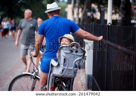 the little boy with the father by bicycle
