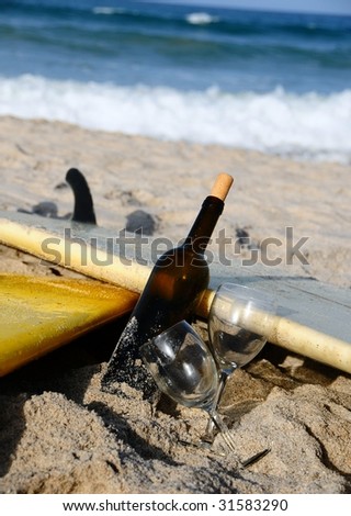 Wine bottle, some glasses, a couple of surf boards and the Florida beach. What more do you need for summer?