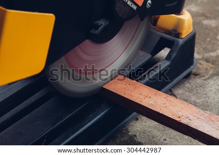 Circular blade for cutting wood.