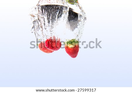 healthy strawberry fruits splashing in cool water