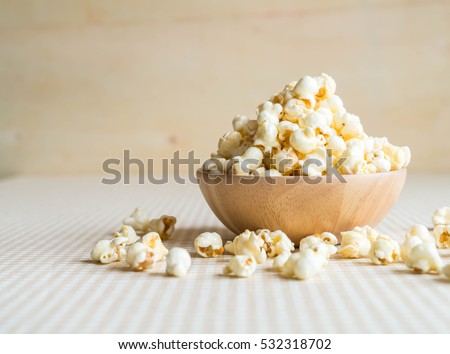 caramel popcorn in bowl on the table