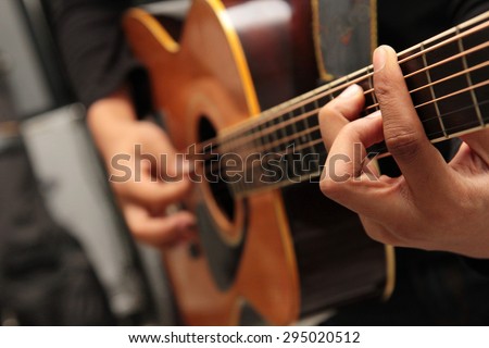 a man is playing on guitar