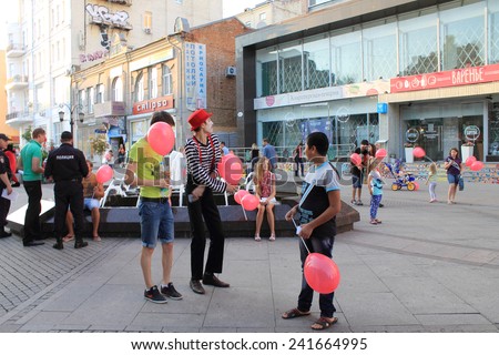 Samara, Russia - August 22, 2014: the animator. The animator plays a character from a fairy tale in Samara, Russia - August 22, 2014. Unknown man - powered animator on holiday.