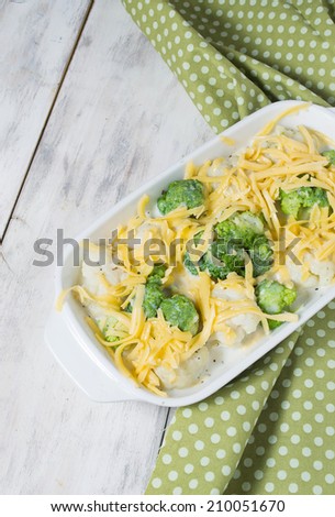 Cauliflower and broccoli gratin with cheese and sauce