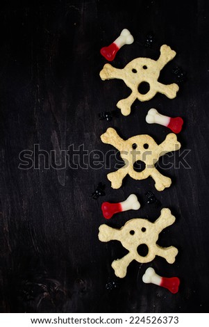 Skull and bones cookies for Halloween or pirate??s party