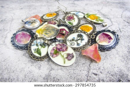 Beautiful pendant with flowers in epoxy resin. Women\'s handmade jewelry, accessory.