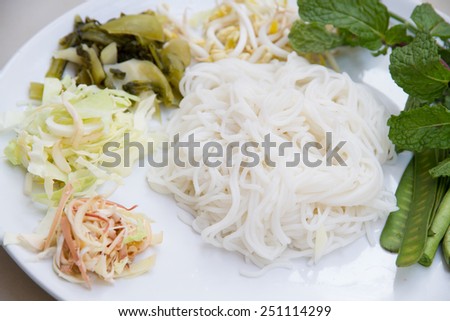 Rice vermicelli with vegetables.