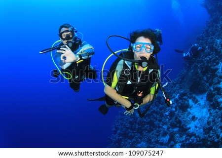 Couple of friends scuba dive together