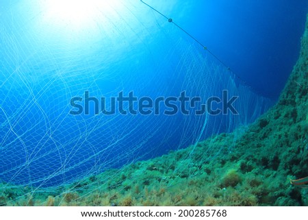 Underwater fishing net