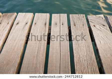 Deck wood with water behind / Deck wood
