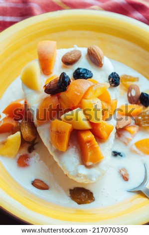 Cottage cheese with yogurt and fruits