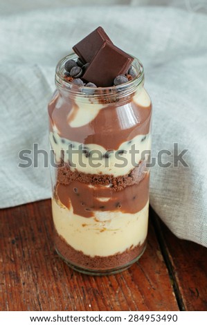 Vanilla and chocolate pudding with chocolate chip cookies, banana and chocolate