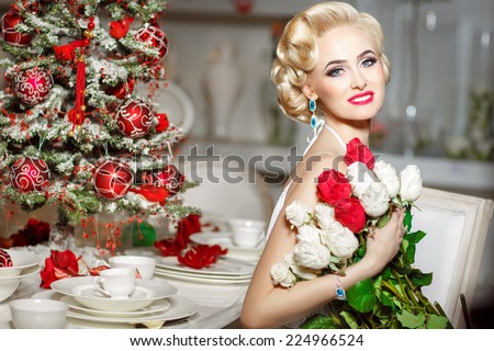 Beauty fashion woman at Christmas dinner, new year tree background. Vogue style sexy girl. Gorgeous girl in luxury Xmas party. Luxury life concept. Retro style girl. makeup fashion jewelry model