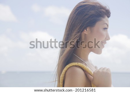 The profile of the woman walking on the beach