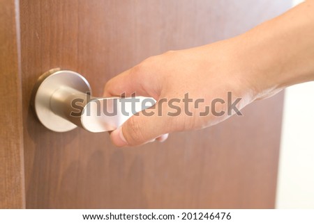 The hand of yhe man opening the door