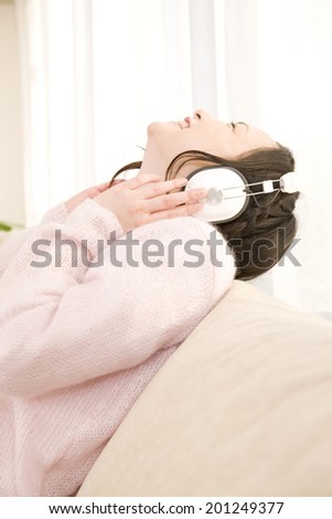 A woman listening to music with her headphones