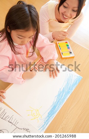 Kindergarten teachers watching the kindergarten girls to enjoy drawing