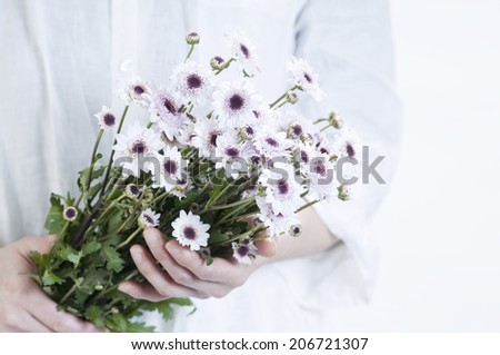 Hand Holding A Bouquet Of Spray Mom