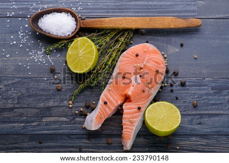 raw salmon with spices and lime, salt spoon