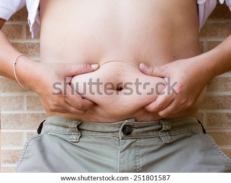 squeezing belly fat around belly button