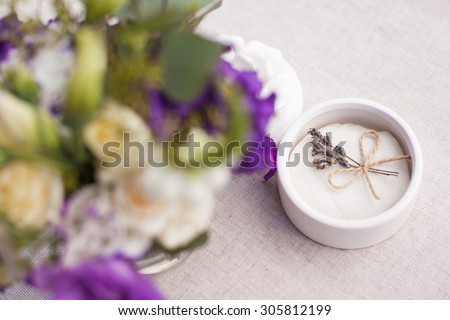 the box for rings with lavender flowers