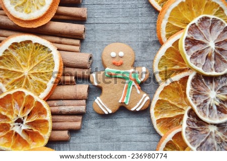 ried oranges, lemons, cinnamon, spice, gingerbread men, Christmas trees, Christmas decorations, closeup on wooden background