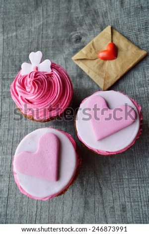 pink cupcakes, with cream ,decorated with hearts,Valentine\'s day,international women\'s day,love.Notepad.Valentine,love letter