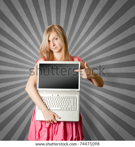 femaile woman in pink with open laptop showing something